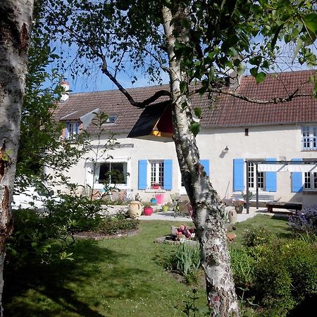 Les Hirondelles Bed & Breakfast Онзан Екстериор снимка