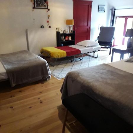 Les Hirondelles Bed & Breakfast Онзан Екстериор снимка