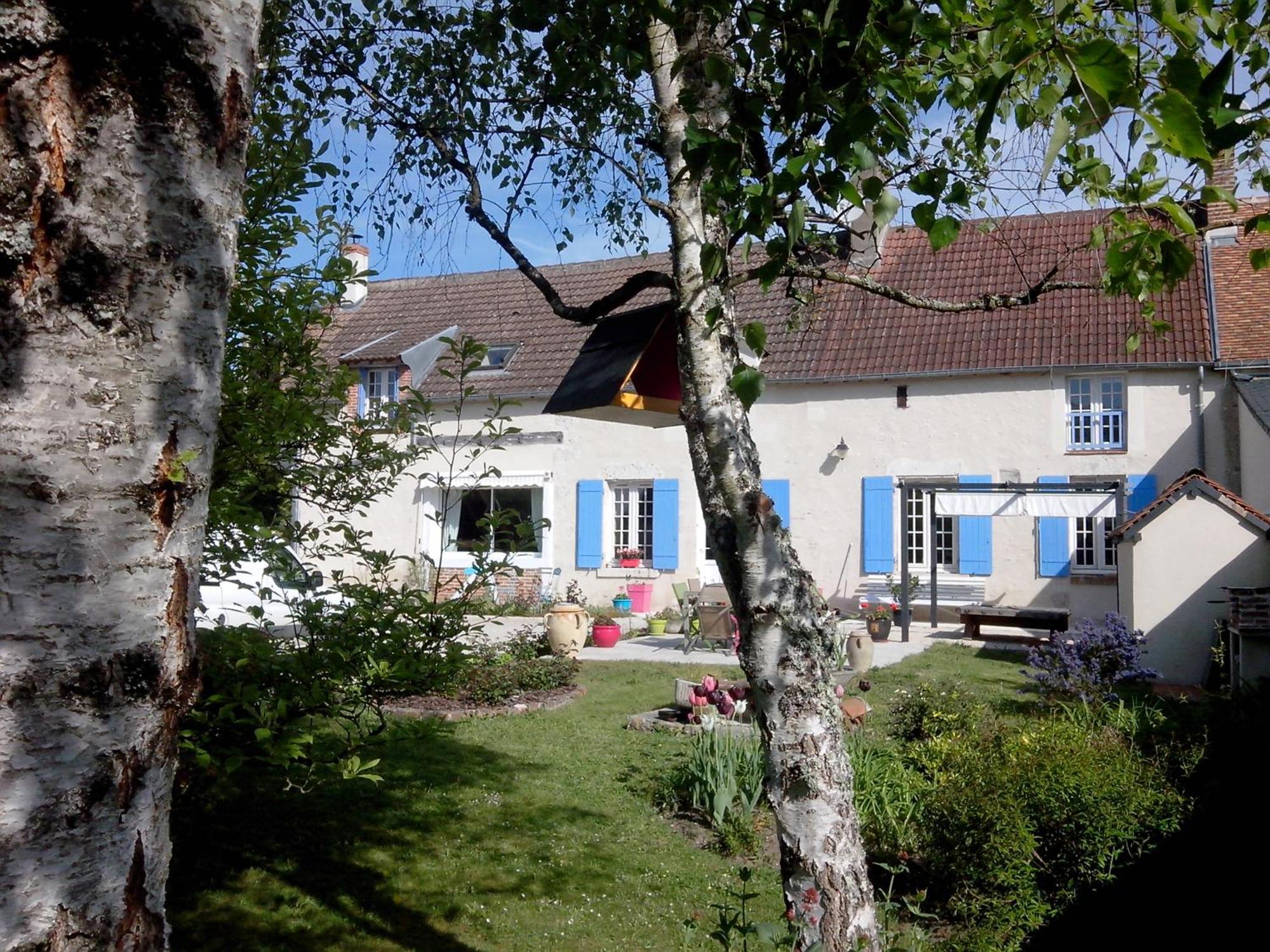 Les Hirondelles Bed & Breakfast Онзан Екстериор снимка