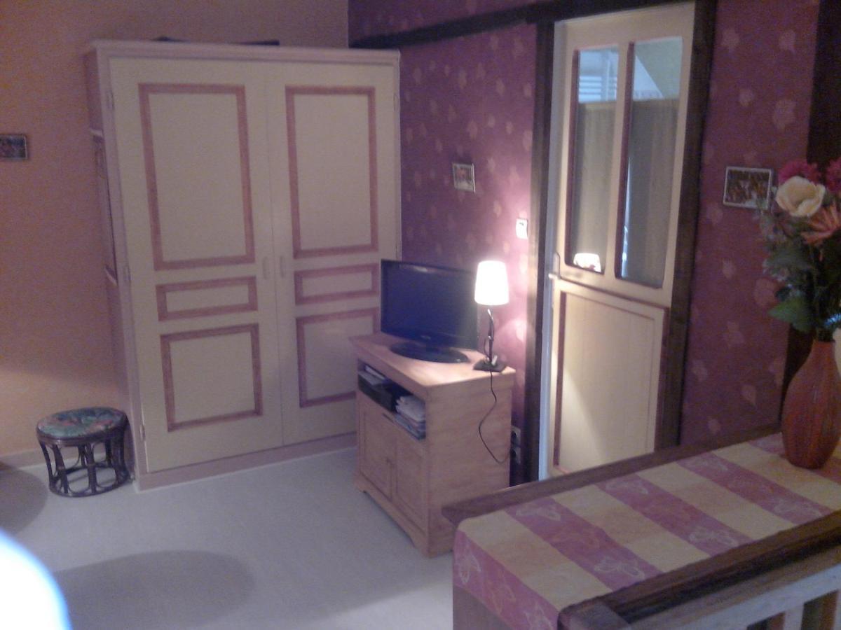 Les Hirondelles Bed & Breakfast Онзан Екстериор снимка