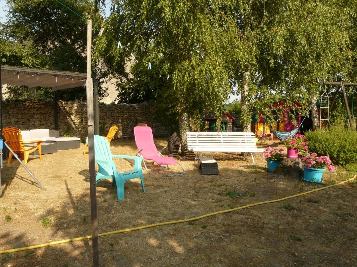 Les Hirondelles Bed & Breakfast Онзан Екстериор снимка