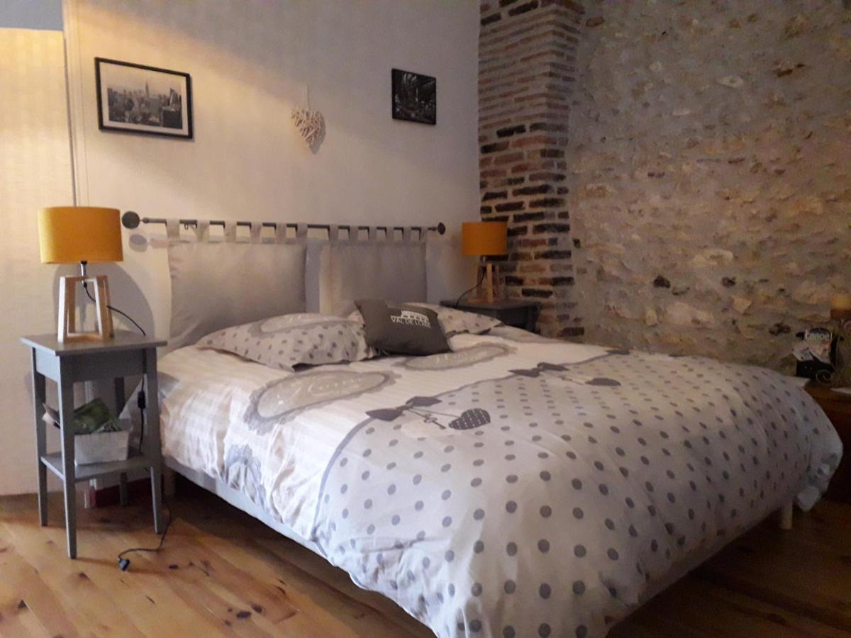 Les Hirondelles Bed & Breakfast Онзан Екстериор снимка