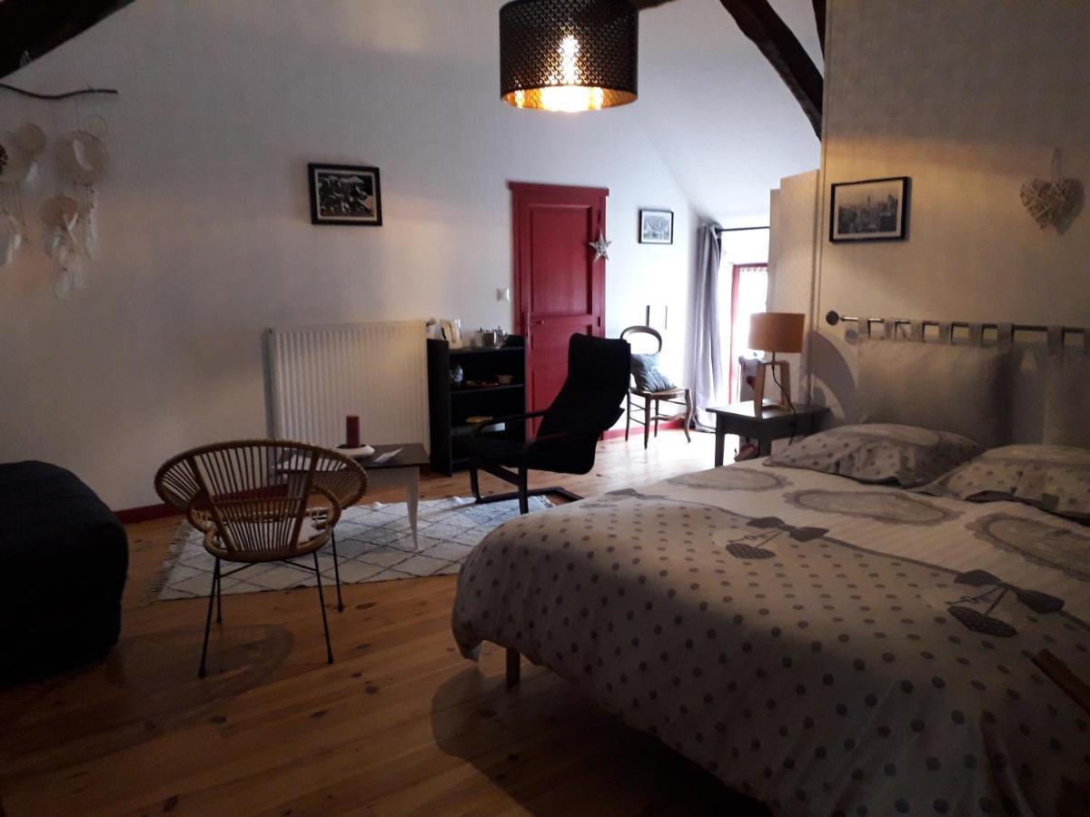Les Hirondelles Bed & Breakfast Онзан Екстериор снимка