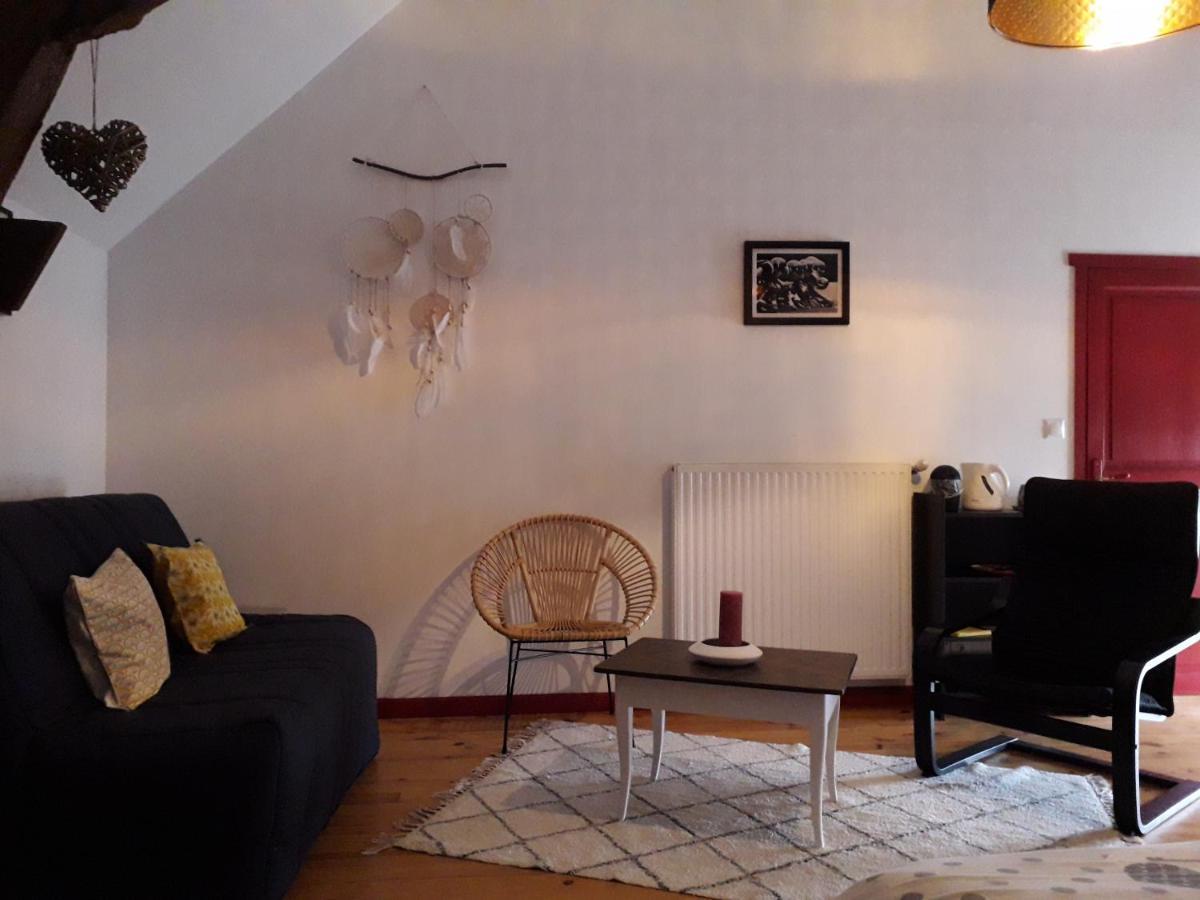 Les Hirondelles Bed & Breakfast Онзан Екстериор снимка