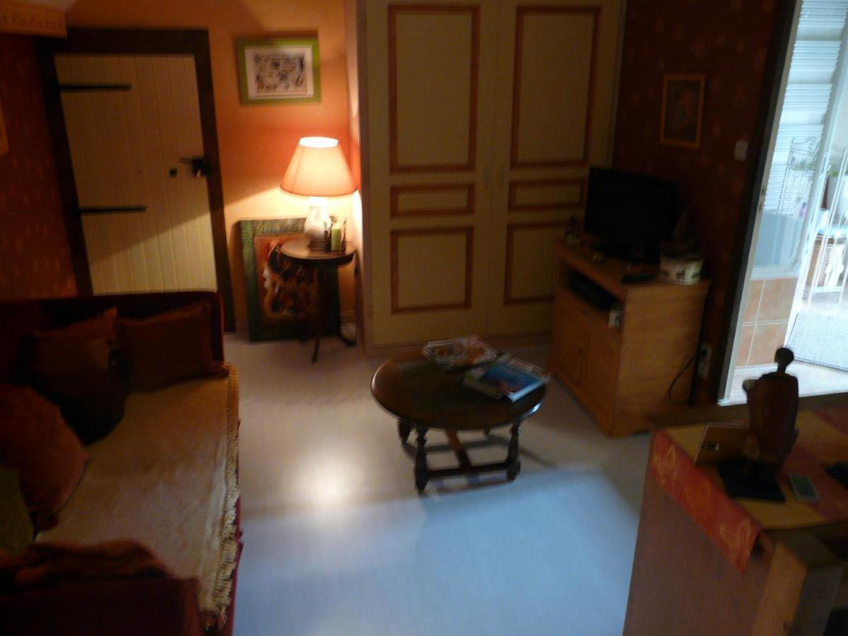Les Hirondelles Bed & Breakfast Онзан Екстериор снимка